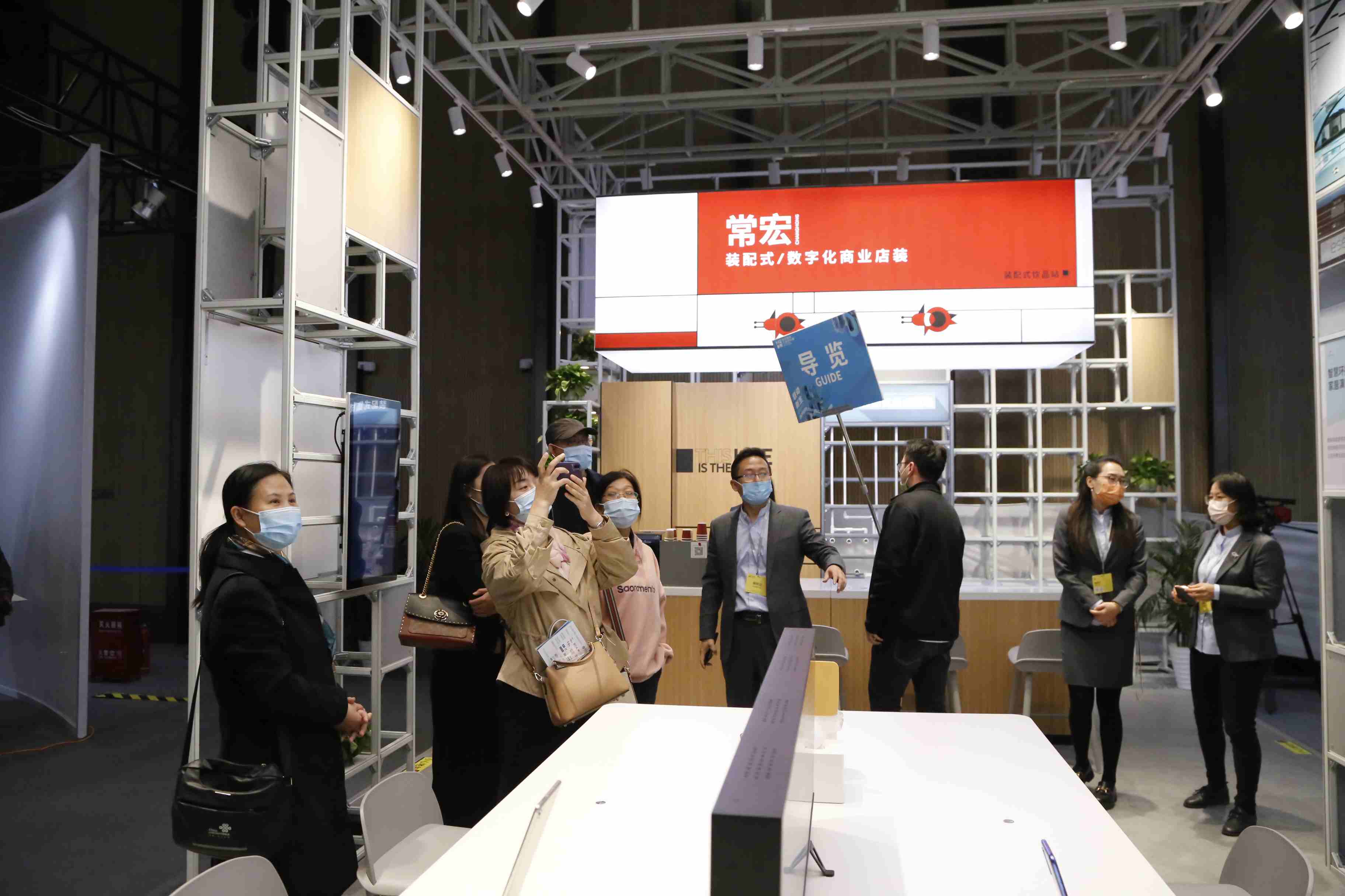 常宏聚焦“低碳、裝配式、數(shù)字化店裝”展出商業(yè)店裝系統(tǒng)集成