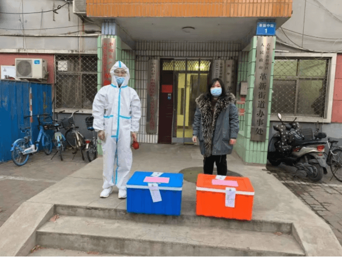 常宏向新華區(qū)抗疫一線工作者送愛心晚餐2021