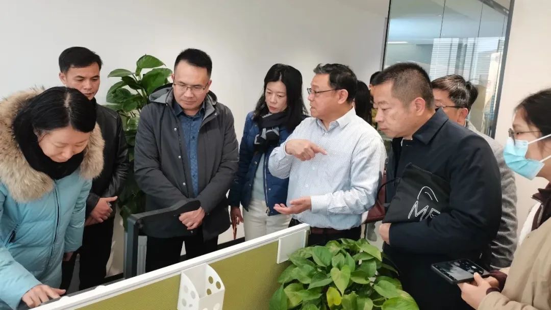 廣西建筑裝飾協(xié)會(huì)及河北省建筑裝飾業(yè)協(xié)會(huì)領(lǐng)導(dǎo)到訪(fǎng)常宏集團(tuán)考察調(diào)研